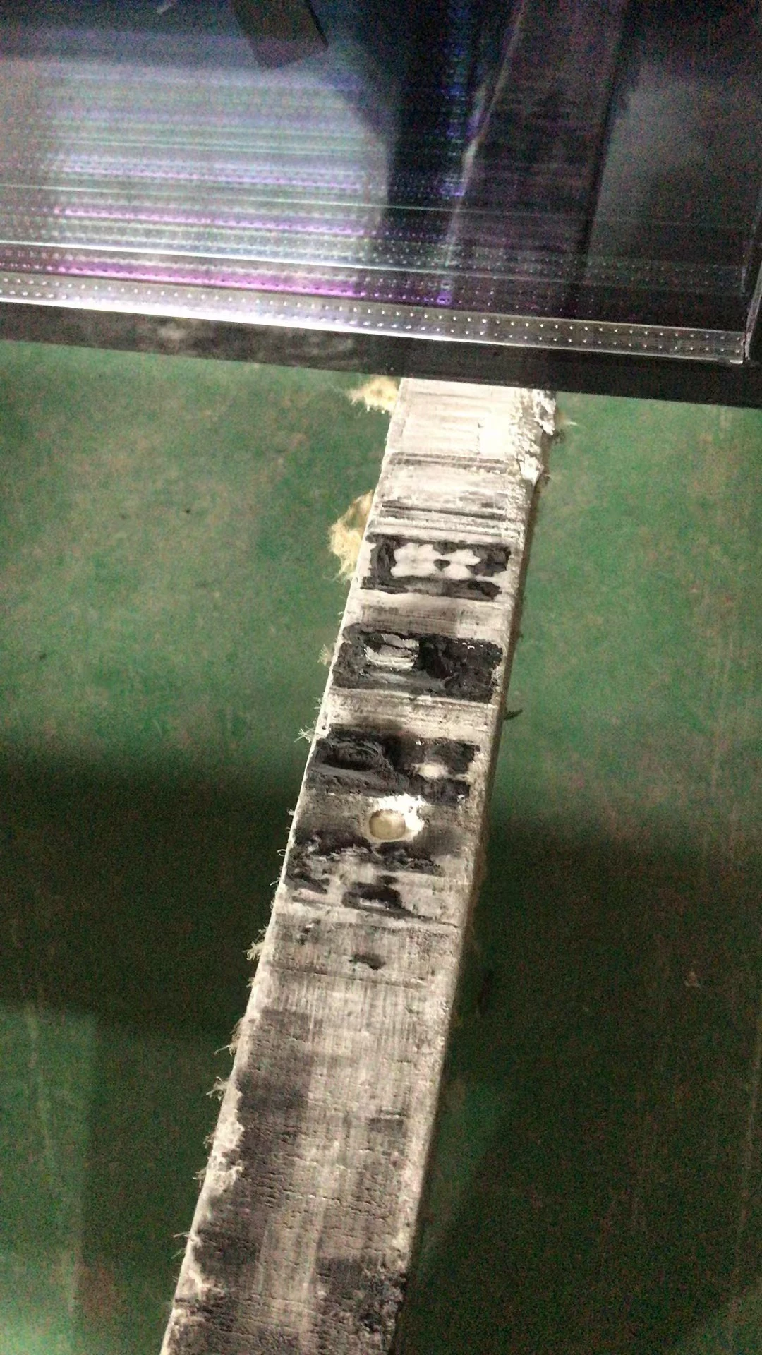 Bonding performance of sealant and wooden strips without full curing.